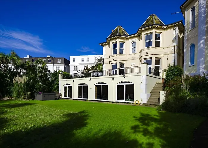 Crofton House Hotel